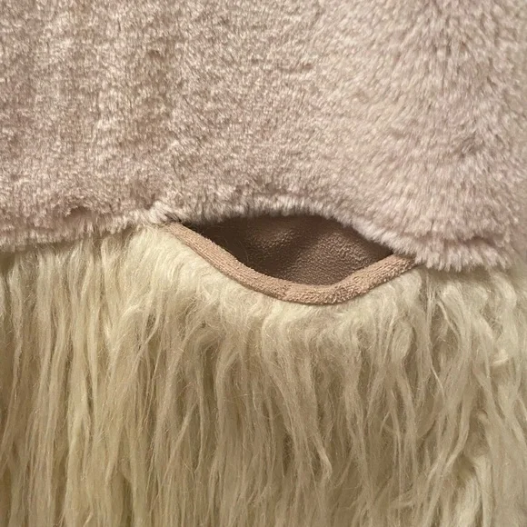 Guess Reversible Faux Fur Faux Suede Jillet/Vest - Picture 7 of 10